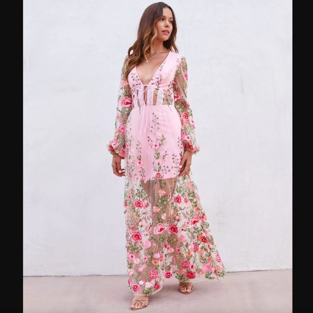 NWT VICI FOREVER LOVE STORY SHEER FLORAL EMBROIDERED MAXI DRESS Small Medium